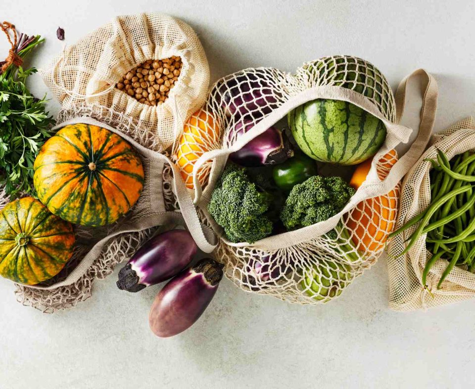 reusable-shopping-bags-with-organic-eco-vegetables-4JFRQRP-1.jpg